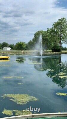 Fontaine flottante pour étang 1/2 HP, 6000 GPH avec cordon d'alimentation de 100 pieds, 120 volts et minuterie