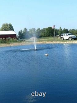 Fontaine flottante pour étang 1/2 HP, 6000 GPH avec cordon d'alimentation de 100 pieds, 120 volts et minuterie